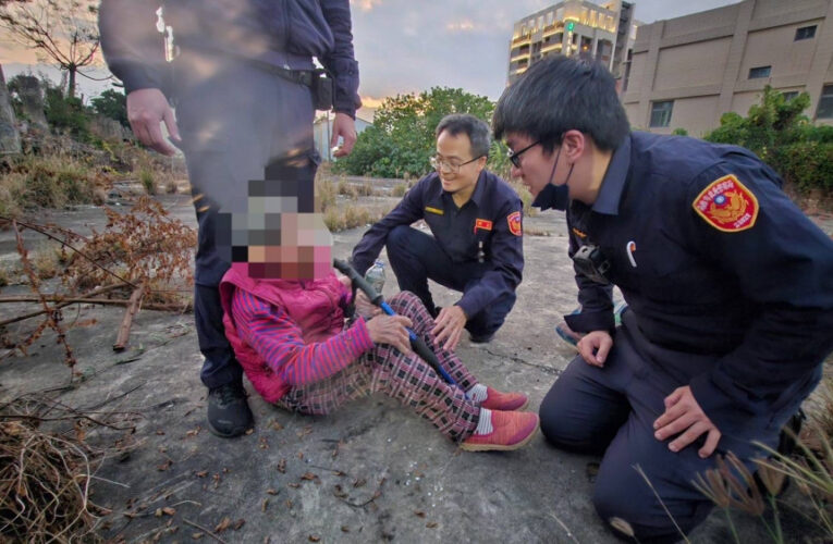九旬婦人菜園失聯  岡山警方草叢中尋回救援