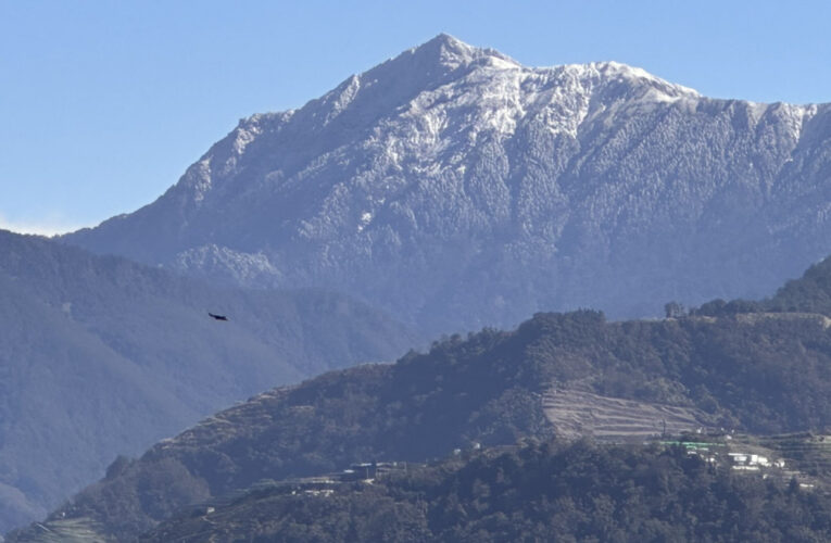 不用衝合歡山 清境農場輕鬆賞奇萊北峰白雪