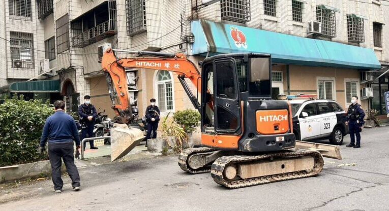 中壢警分局為守護市容整潔　執行整理清除道路障礙