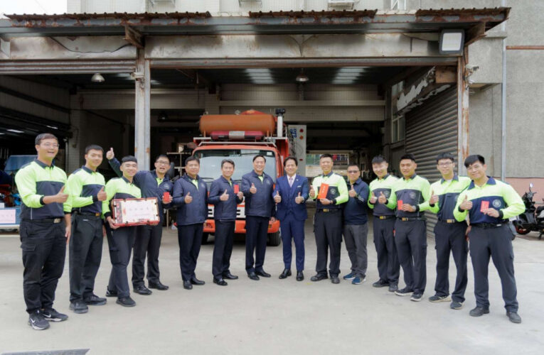 春節連假堅守崗位守護市民　竹市代理市長邱臣遠慰勉消防同仁頒發加菜金