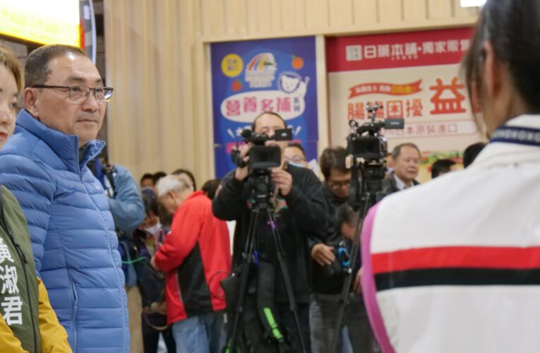 侯友宜慰勞春節交通疏運基層　贈民眾福袋拜早年