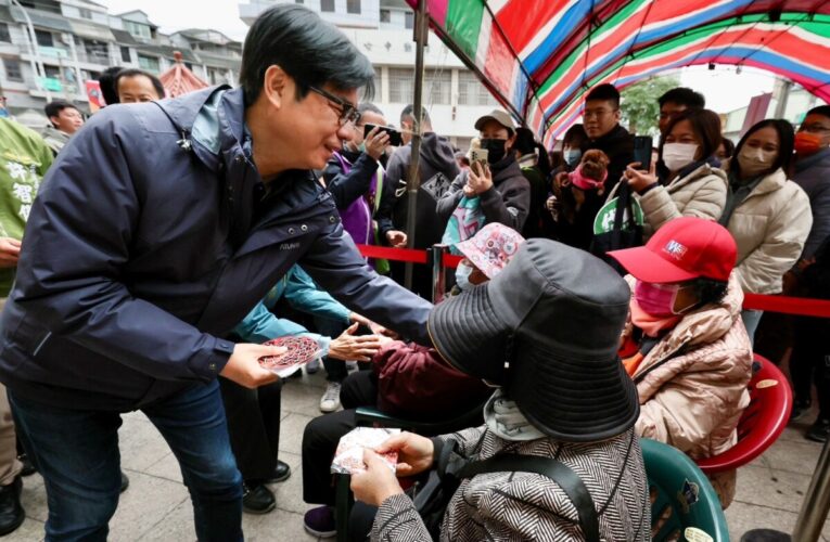 陳其邁小年夜赴五宮廟參香祈福 邀請民眾搭捷運感受吉伊卡哇魅力