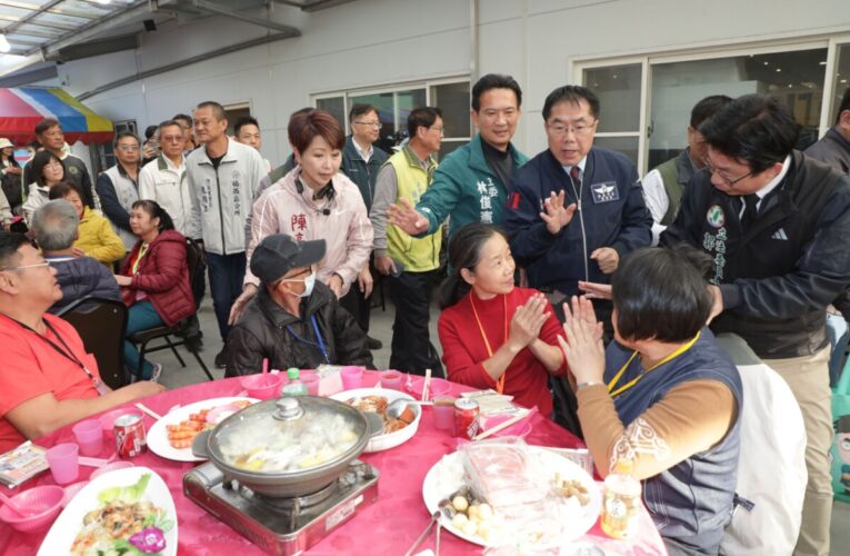 黃偉哲除夕圍爐慰問災民 感謝各界暖心協助災民重建家園