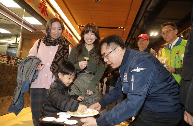 黃偉哲板橋大遠百行銷臺南新春賀歲好禮 邀大家來「款」年貨賀新年