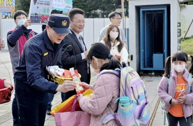 開學日平安上學｜南港警溫馨守護！