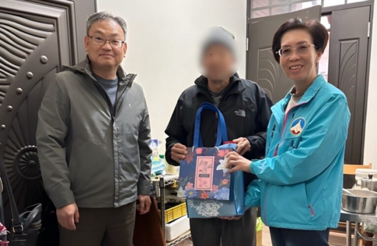 金門民政處長訪視獨居長者 傳達縣府暖心關懷