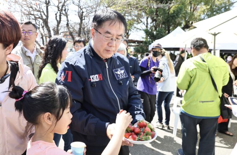 台南善化草莓節「粉紅泡泡季」夢幻登場 黃偉哲邀民眾一起採草莓享鮮甜滋味