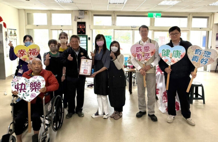 姐妹淘理髮團愛心義剪 花蓮榮家長輩容光煥發