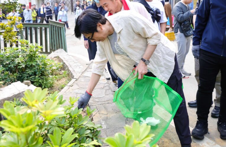 出席高雄大社觀音山環保淨山活動 陳其邁號召市民響應環保