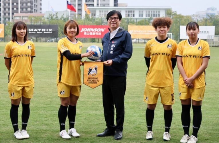 陳其邁探班高雄先鋒足球隊 期許衛冕成功