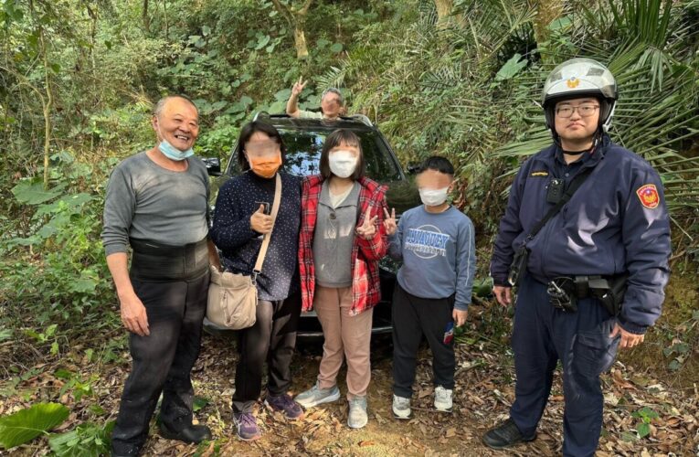 一家五口新年出遊 導航卡山路受困警急救援