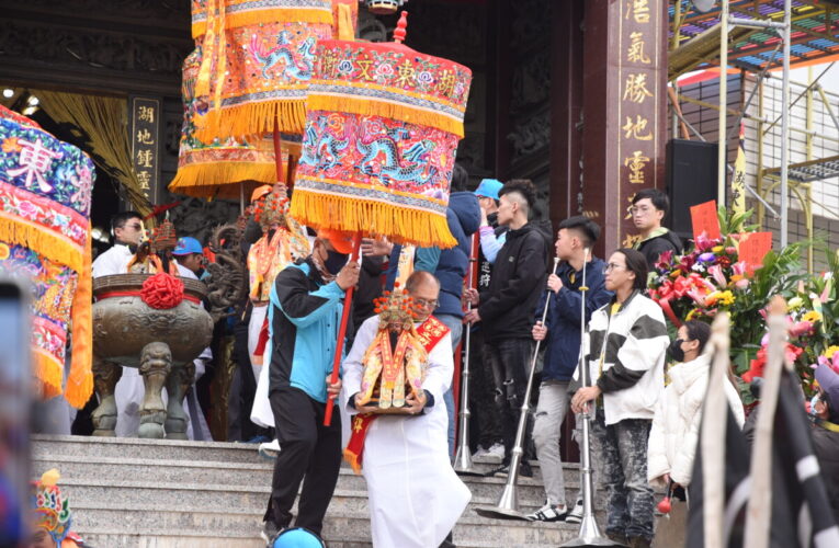 澎湖湖東聖帝廟王船出巡遶境 陳光復點起馬炮祈求護佑地方