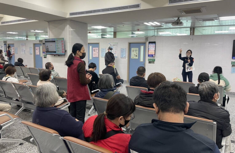 南警與郭綜合醫合作宣導交安 讓候診時間更具意義