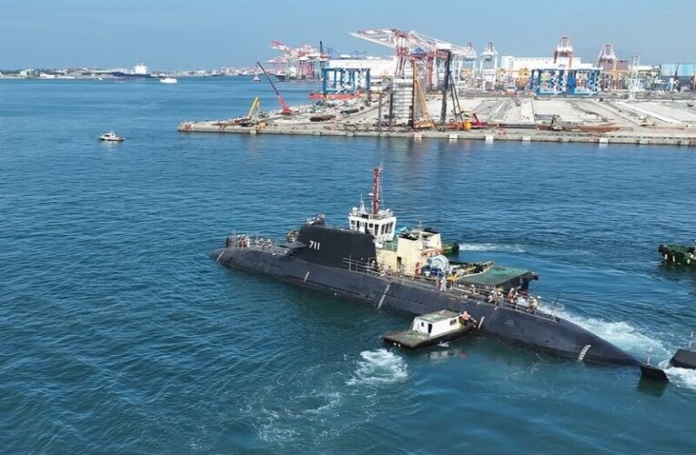台船完成「海鯤軍艦」傾側及準潛航試驗  往達成交艦目標邁進