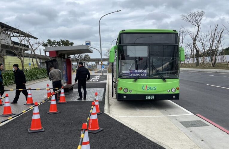 週六燈會開園兩小時湧30萬人次　接駁備援車就位待命