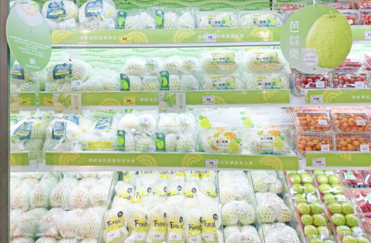 高雄農業局聯手量販店 首選芭樂上架