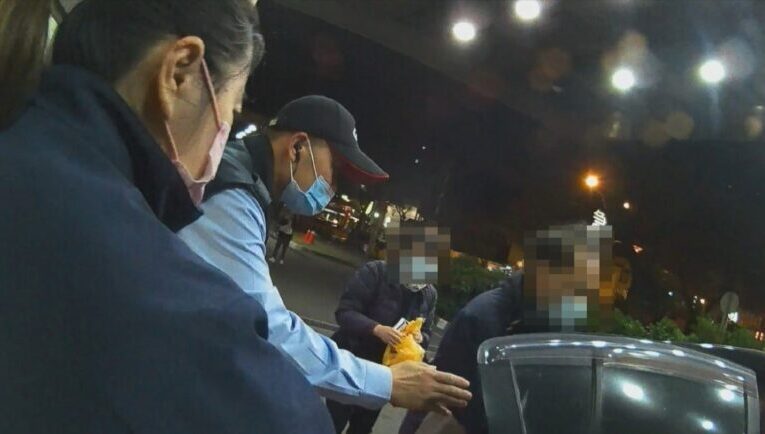 呼吸困難身體虛弱卻等無救護車 警助開道送醫治療