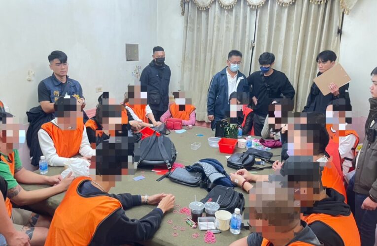 高市苓雅警破獲天九牌賭場 帶回27人查扣賭資138萬