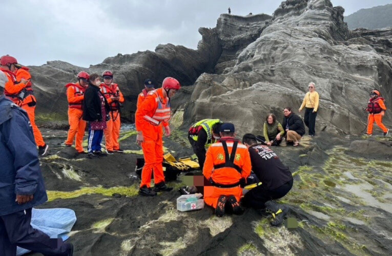 花蓮石梯釣客礁岩落海！海巡消防及時救援