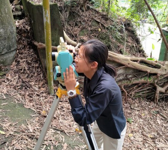 華中多元選修課程「大地測量之經天緯地」走入自然 探索工程測量的奧秘