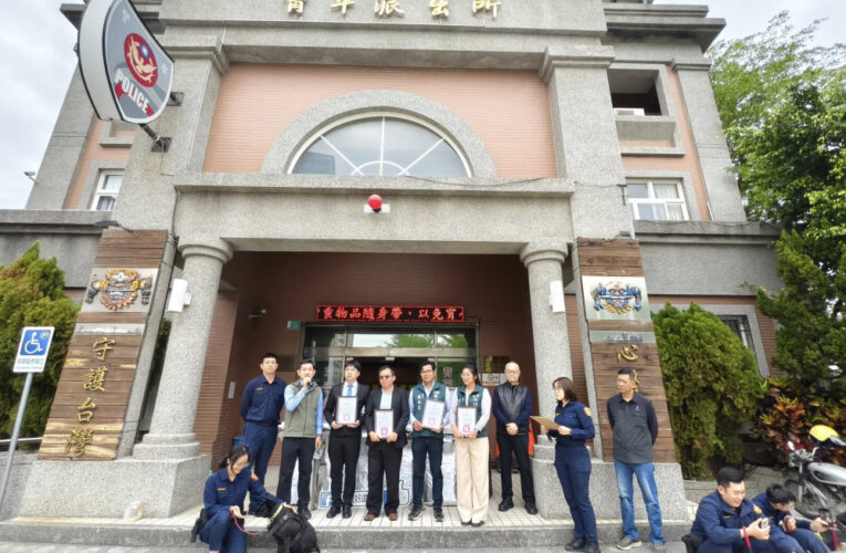 益力康國際生技集團攜手臺南市議員 沈家鳳、陳秋宏及呂維胤先生 一起為警犬加菜