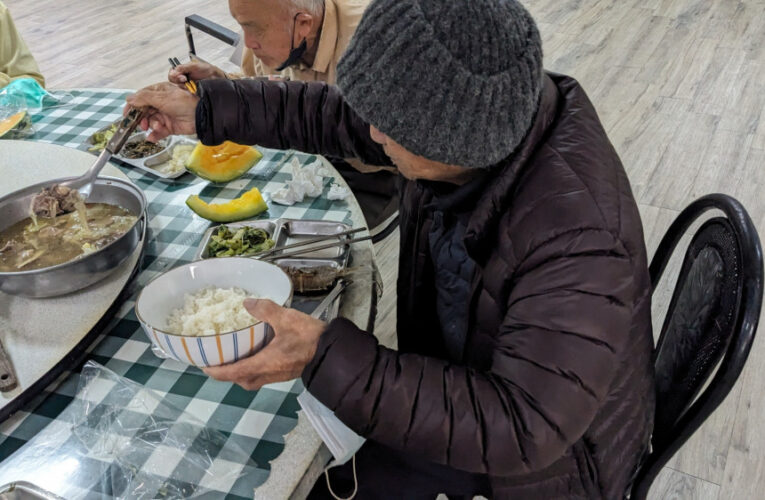 白河榮家暖心加菜 以薑母鴨溫暖住民長輩的心