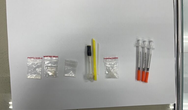 深夜躲公廁有貓膩    新興警盤查男子遭識破送辦