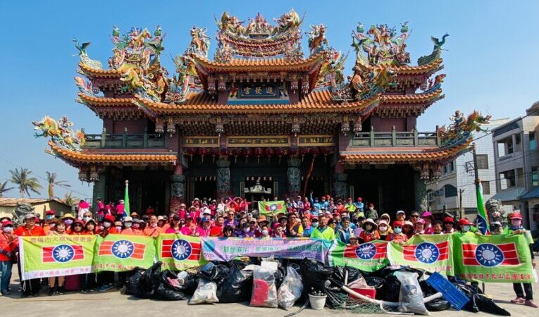 高雄市救國團青年節「南、北連線淨灘活動」為海洋環境貢獻一份力量