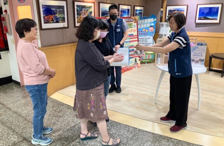 宣導性別平權 高雄區監理所國際婦女節前夕快閃致贈貼心小物挺女力