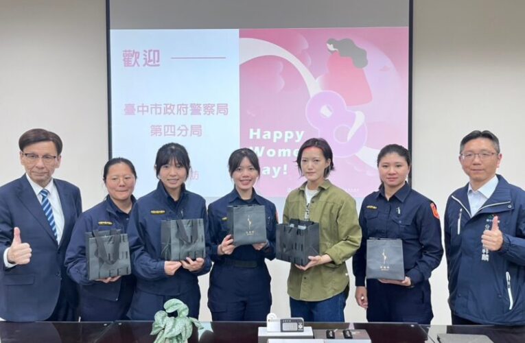 中市四分局婦女節手作鋼鐵花 致敬警花剛柔並濟