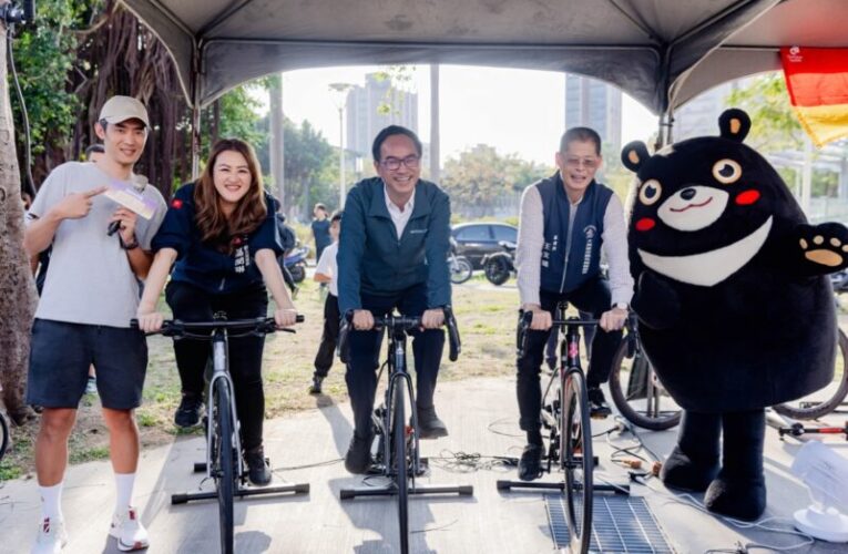 首日吸引萬人朝聖　 愛河鰲燈燈光秀與潮流盛宴只剩一天不要錯過