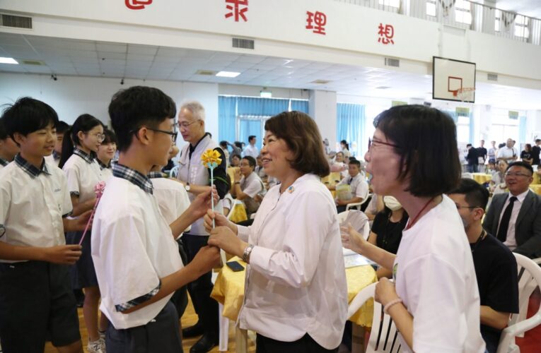 嘉市閱讀表揚展 現場溫馨展創作能量