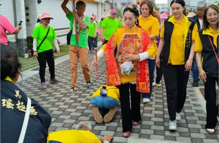 美濃 旗山鑼鼓喧天迎接銀同媽祖　女神級宮主率眾接駕吸睛