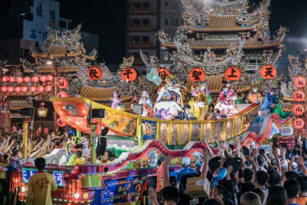 遶境萬步行 信仰熱情藏健康風險！膝蓋痛位置曝潛在傷害
