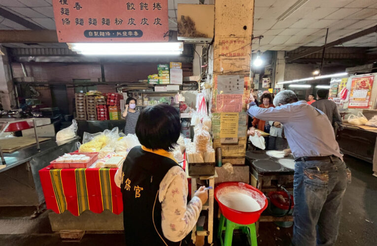 預防節慶哄抬！南市府清明應景食商品價格查核