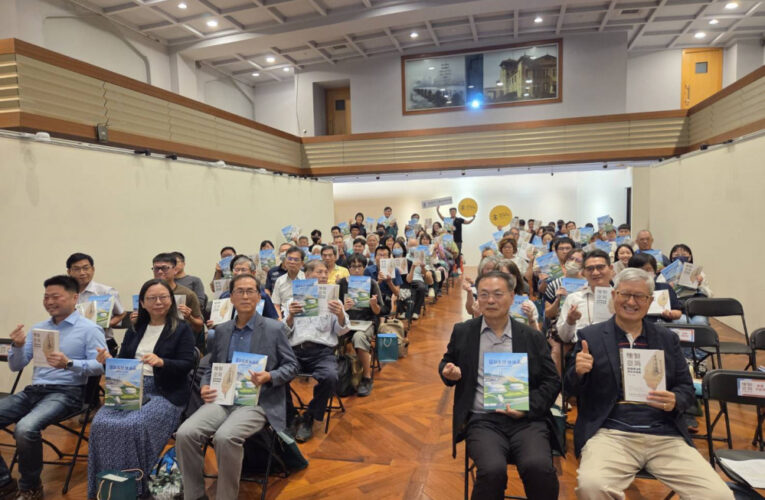 高市史博館攜中油出版雙書  李文環館長見證高雄煉油廠傳奇