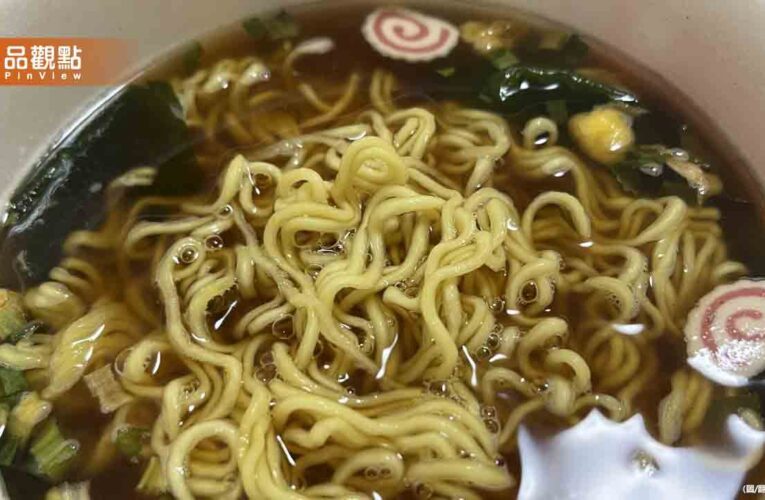 泡麵2種顏色調味粉「最毒」！專家：乾燥菜包絕對不該吃