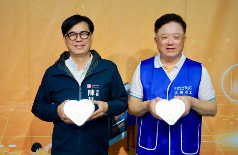 高雄市府結合中華電信 旗山社區數位學堂啟動照護長者