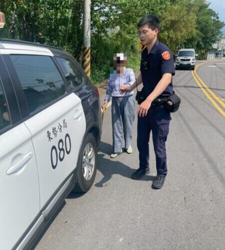 盛夏中午豔陽高照 獨居老人迷途東勢警護送返家