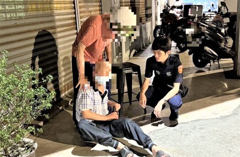 夜間跌坐馬路上　南門警助老翁平安返家