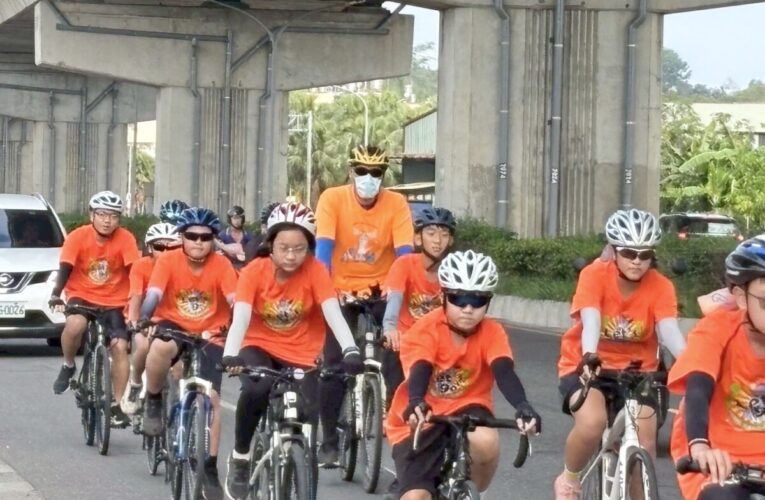 鳳翔國小44位畢業生 單車畢旅111公里挑戰鵝鑾鼻燈塔