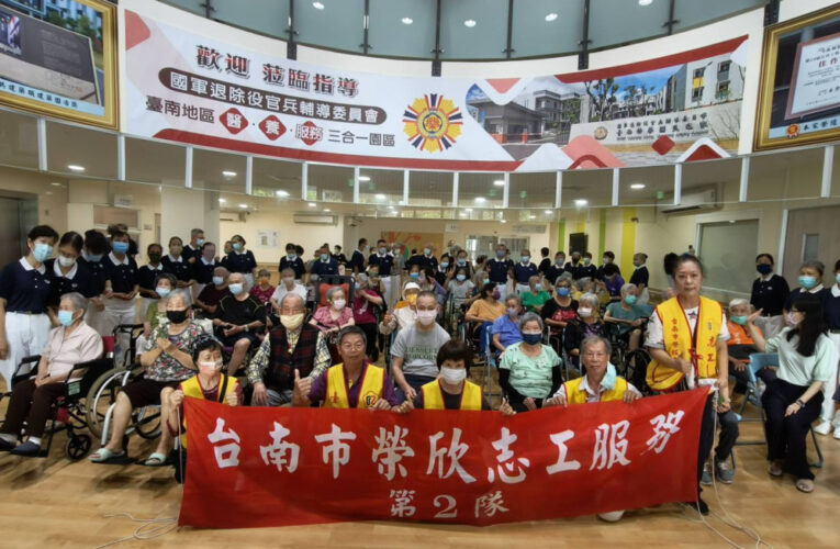 慈濟淨心溫馨浴佛節 關懷臺南榮家住民長輩同霑法喜