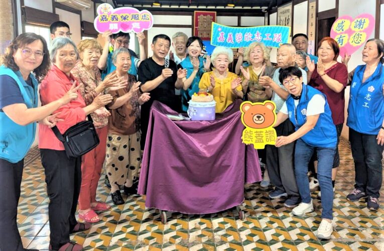 舉辦母親節活動　嘉義榮服處與榮民眷屬歡慶溫馨時刻