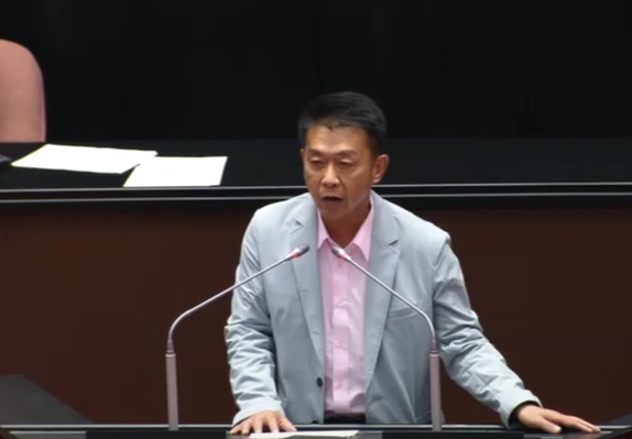 諷國民黨1+1=2要不要公投? 許智傑舉數據嗆朱立倫不敢上街連署
