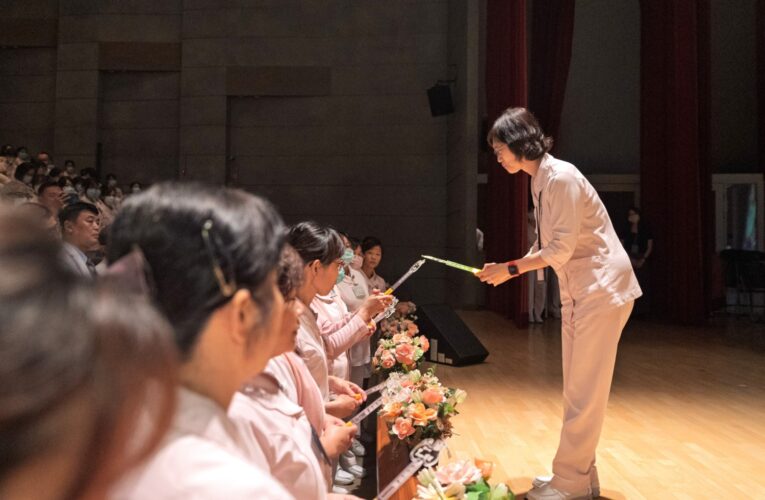 以光傳光，向護理致敬——成大醫院溫馨舉辧護師節慶祝大會