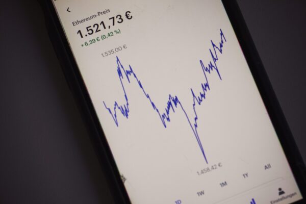 匯率衝擊壽險獲利！網：878金融股比重不低？