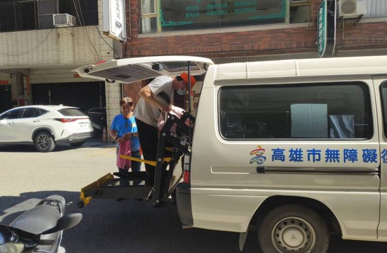 大唐風華再度傳愛 贈3200顆福慧圓滿餅溫暖新興區中低收入戶