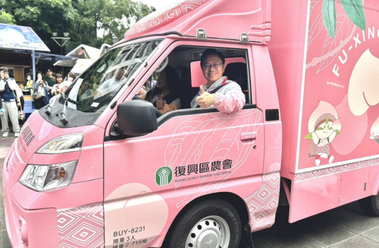 媽媽樂桃桃、好農Go Go購　桃市長張善政駕「粉紅超跑」力推復興區媽媽桃