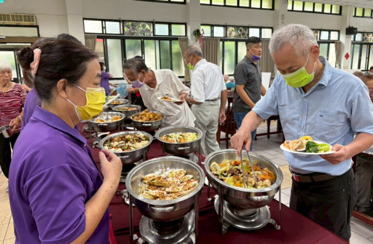 中彰榮家端節Buffet餐會 住民長輩大讚新奇又美味