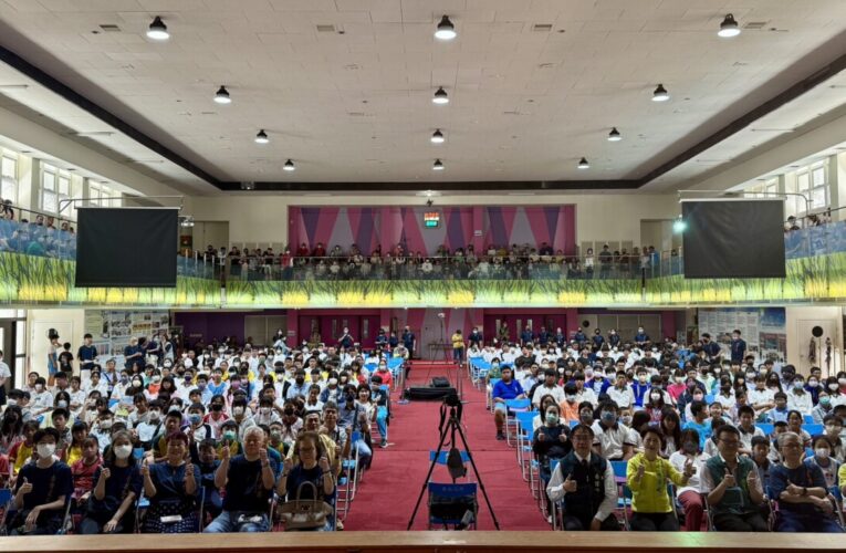 台灣武廟志工協會頒發114年度獎助學金  黃偉哲肯定善行義舉 鼓勵學子勇敢逐夢